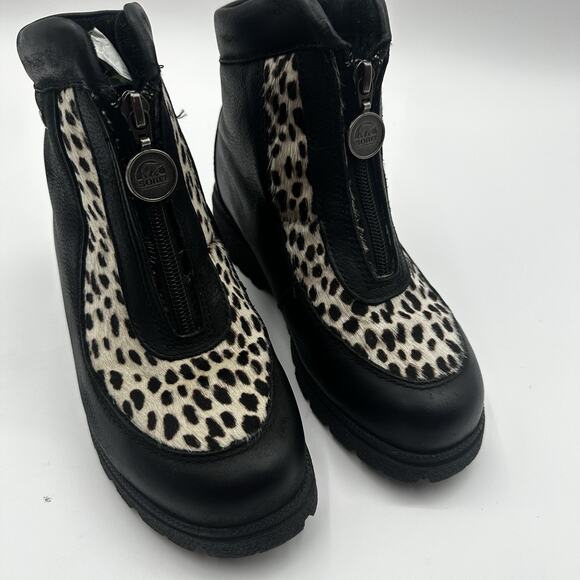 Sorrel Ankle Boots. Waterproof Full Grain Leather With Front Zip Closure. 6 M - Picture 1 of 3